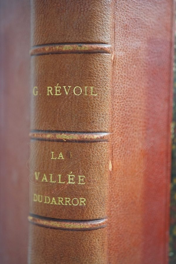 RÉVOIL La vallée du Darror.