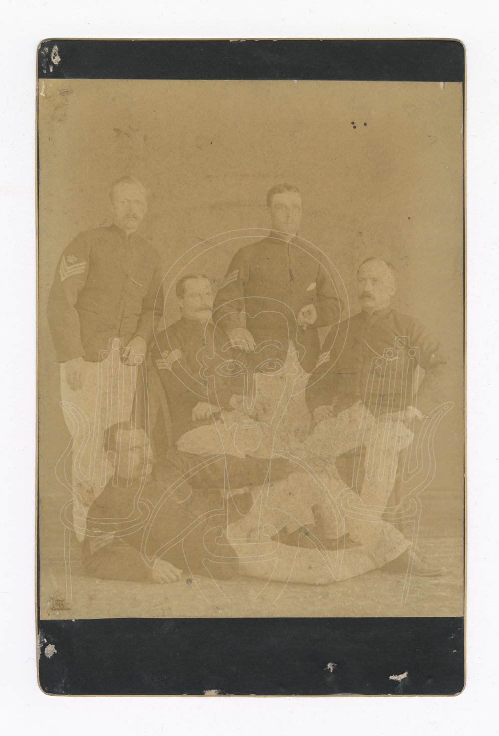 Carte de cabinet: 5 militaires par A. C. Gomes, Steamer Point, Aden